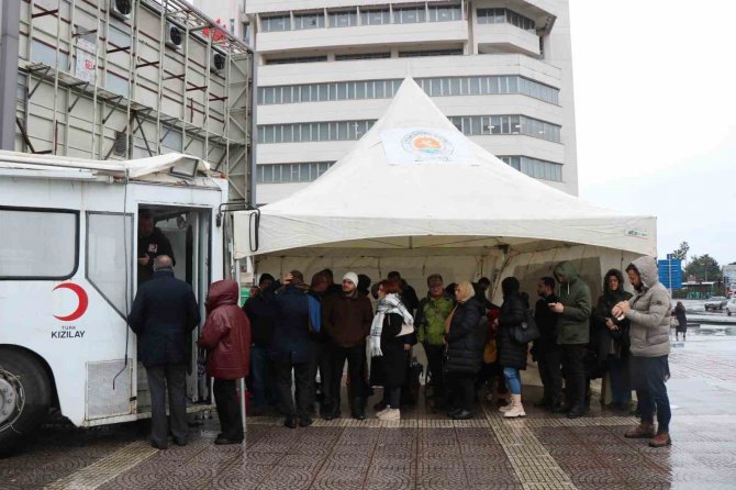 Samsun’dan Deprem Bölgelerine Kan Seferberliği