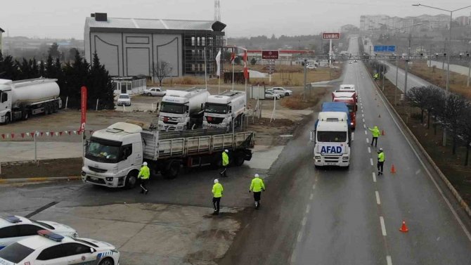 43 İlin Geçiş Güzergahında Kar Alarmı: Afad Yardım Tırlarının Dışındaki Ağır Tonajlı Araçlar Bekletildi