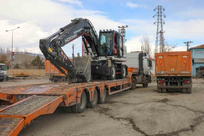 Gürpınar Belediyesi Deprem Bölgeleri İçin Seferber Oldu