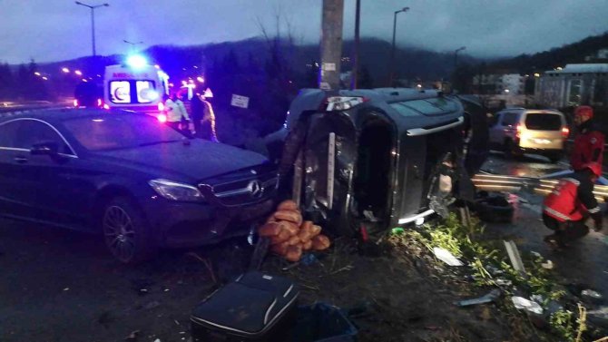 Deprem Bölgesine Giderken Kazaya Karıştılar: 2 Yaralı