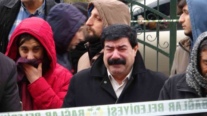 8 Katlı Binanın Enkazından 1’i Engelli 3 Kişi Kurtarıldı