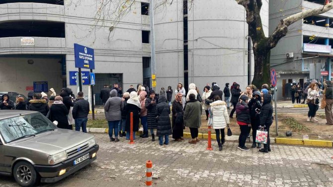 Zonguldak’ta Vatandaşlar Deprem Paniğiyle Sokağa Koştu