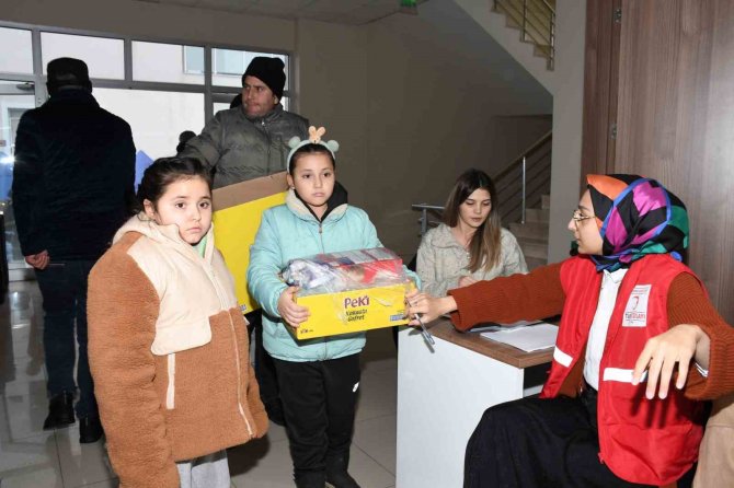 İ̇znik’te Yardımlar Toplanmaya Devam Ediyor