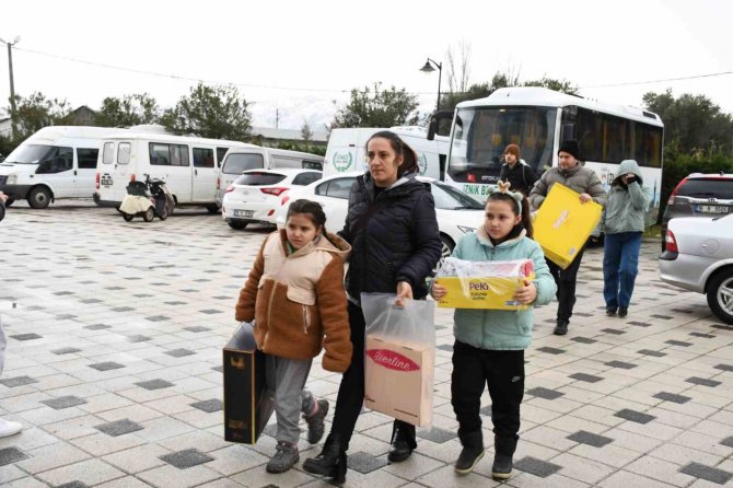 İ̇znik’te Yardımlar Toplanmaya Devam Ediyor