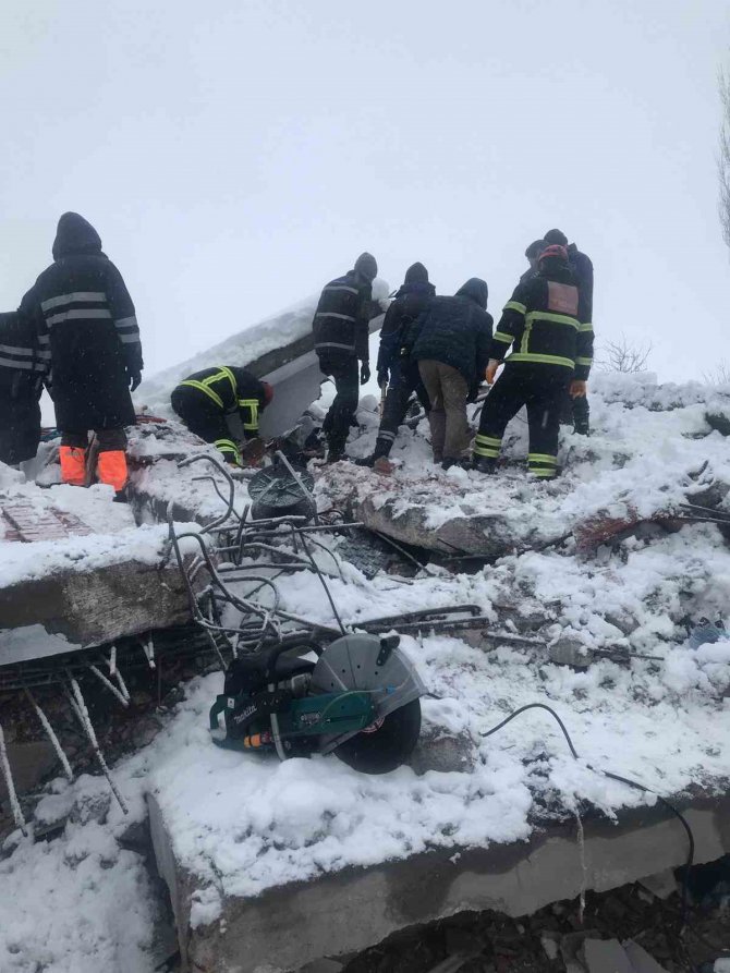 Malatya’da Enkaz Altında Kalan Çocuk Böyle Kurtarıldı