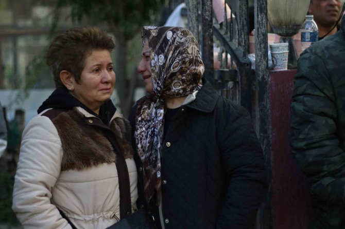 En Acı Bekleyiş: Kızlarının Yanına Gitmişti, Eşi Enkaz Altında Kaldı
