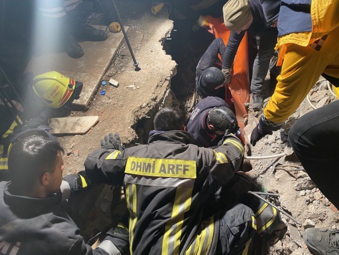 Adıyaman’da 41 Saat Sonra Enkazdan Çıkan Mutluluk