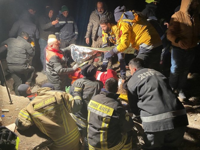 Adıyaman’da 41 Saat Sonra Enkazdan Çıkan Mutluluk