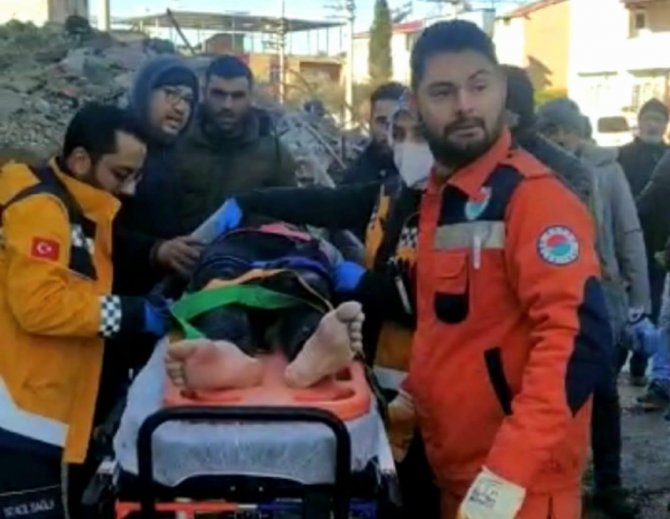 Kepez’in Arama Kurtarma Ekibi, 30 Saat Sonra Bir Aileyi Kurtardı