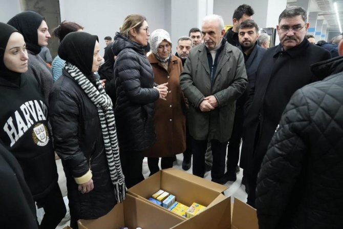 Ümraniye’den 3 Tır Yardım Malzemesi Deprem Bölgesine Doğru Yola Çıktı