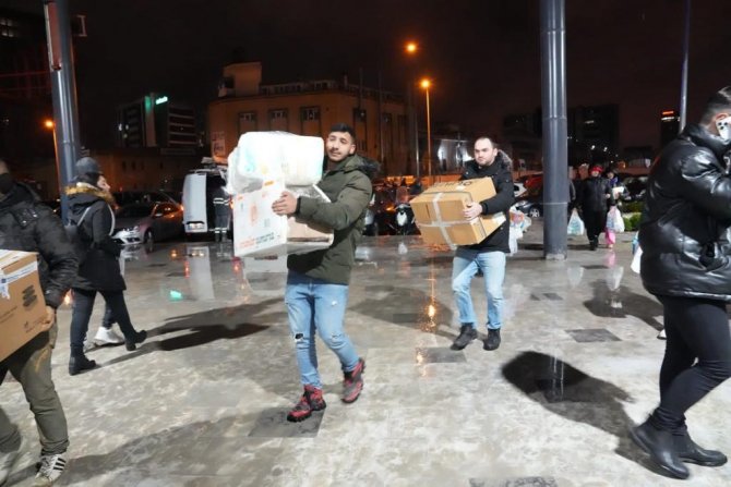 Ümraniye’den 3 Tır Yardım Malzemesi Deprem Bölgesine Doğru Yola Çıktı