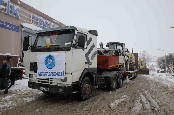 Akyurt’tan Afet Bölgelerine İş Makinesi Ve Yardım Malzemesi Desteği