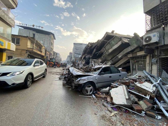 Ailesiyle Enkaz Altında Kalan Babadan Acı Çağrı
