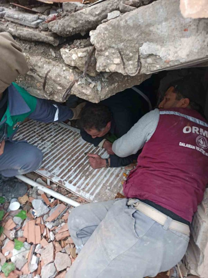 Ateş Savaşçıları Deprem Bölgesinde Hayat Kurtarıyor