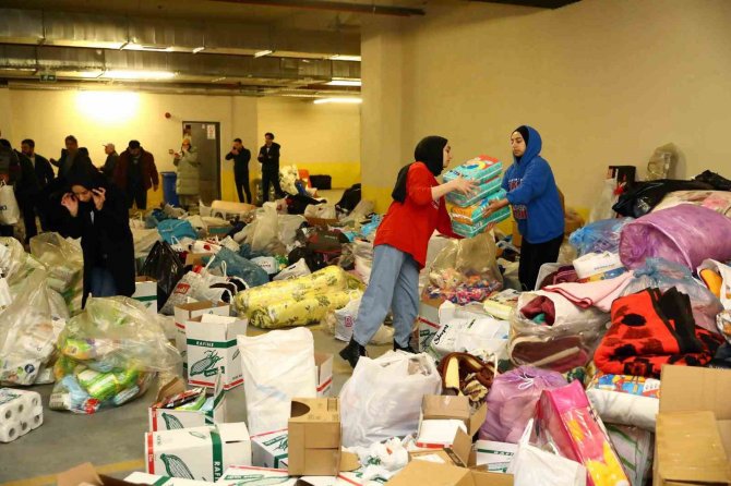 Bağcılar’da Depremzedeler İçin Yardım Noktaları Oluşturuldu