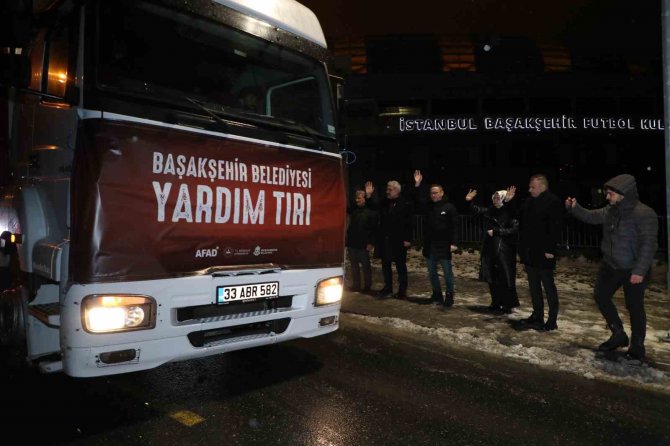 Başakşehir’de Toplanan Yardım Tırları Yola Çıktı