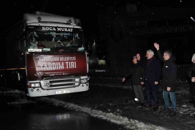 Başakşehir’de Toplanan Yardım Tırları Yola Çıktı