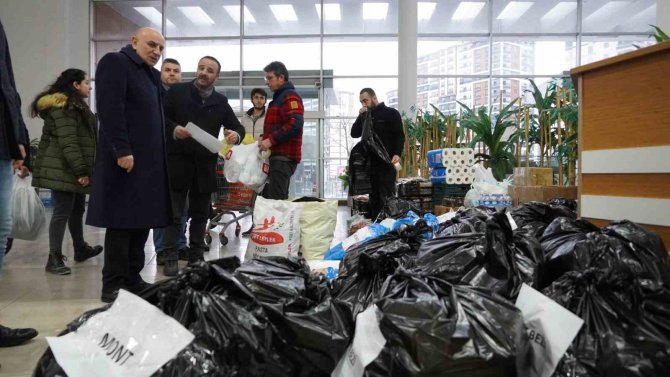 Keçiören’den 2 Tır Ve 3 Kamyon Deprem Bölgesine Yola Çıktı