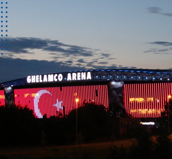 Ghelamco Arena, Türk Bayrağı İle Işıklandırıldı