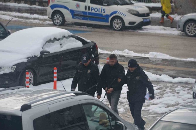 Bilecik’te ’Halkı Yanıltıcı Bilgiyi Alenen Yayma’ Suçundan Bir Kişi Gözaltına Alındı