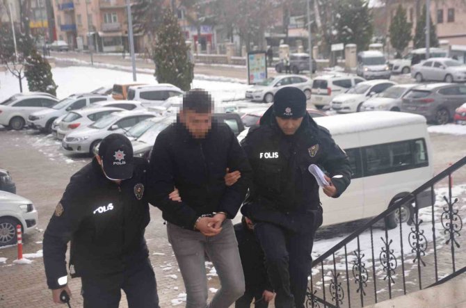 Bilecik’te ’Halkı Yanıltıcı Bilgiyi Alenen Yayma’ Suçundan Bir Kişi Gözaltına Alındı