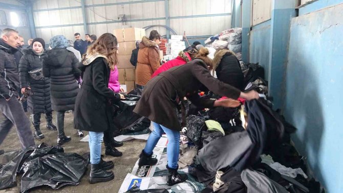 Bitlis’ten Depremzedelere Yardım Eli