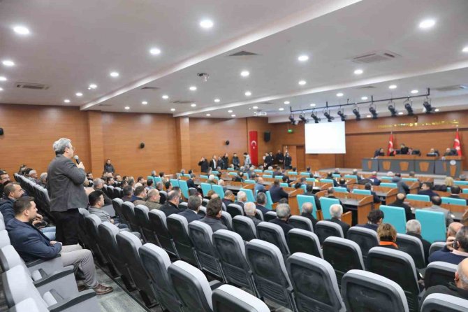 Burdur, Vali Arslantaş Öncülüğünde Depremin Yaralarını Sarmak İçin Tek Yürek Oldu