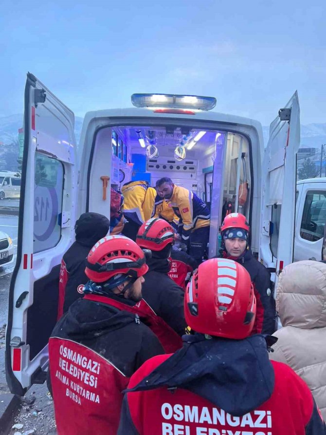 17 Yaşındaki Dilara, 30 Saat Sonra Enkaz Altından Canlı Kurtarıldı