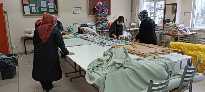 "En İyi Biz Anlarız" Diyen Girişimci Kadınlar Depremzedeler İçin Kolları Sıvadı