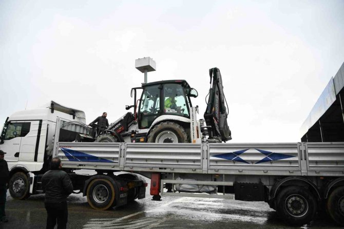 Çayırova’dan Deprem Bölgesine 5 İş Makinesi