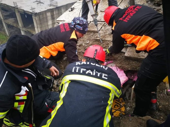 Kayseri İ̇tfaiyesi Enkaz Altından 18 Kişiyi Sağ Olarak Çıkardı