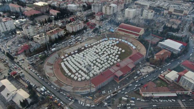 12 Şubat Stadyumu Çadır Kente Dönüştürüldü