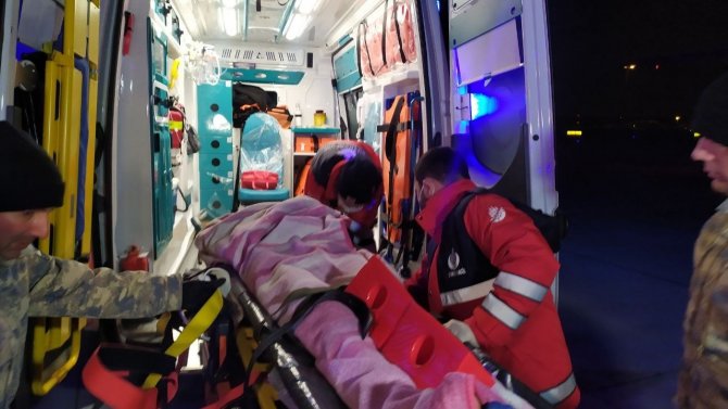 Depremde Yaralanan 51 Kişi Askeri Uçakla İ̇stanbul’a Getirildi