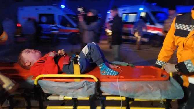 Depremde Yaralanan 51 Kişi Askeri Uçakla İ̇stanbul’a Getirildi