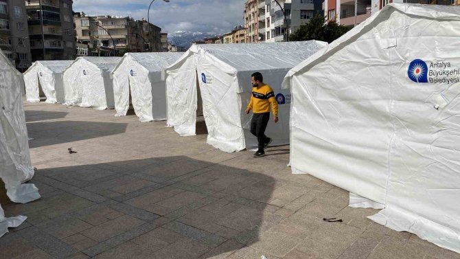Antalya Büyükşehir Belediyesi Hatay’da Çadır Kent Kurdu