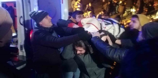 Enkazdan 20 Saat Sonra Çıkartıldı