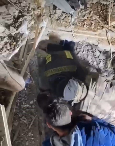Enkaz Altından Kurtarılan 3 Yaşındaki Miran’a Hayat Öpücüğü