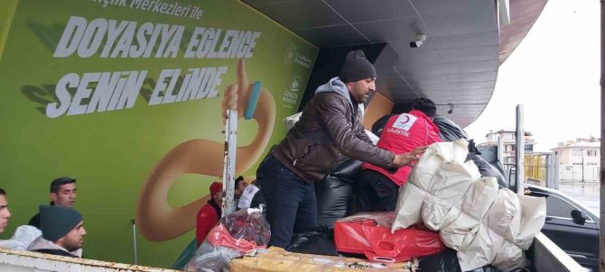 Erzincan 13 Şubat Gençlik Merkezi’nden Yardım Kampanyası