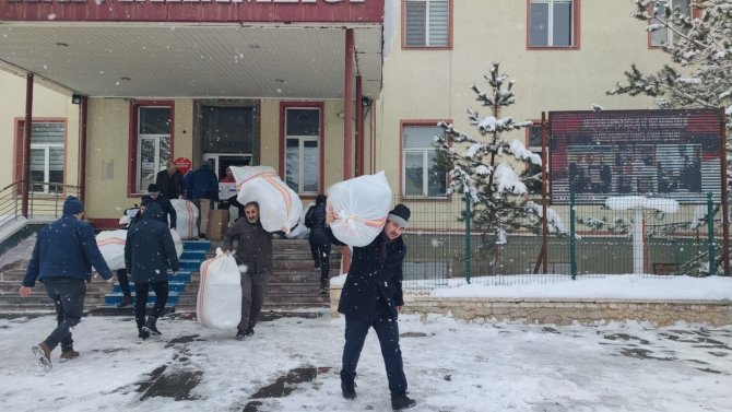 Depremzedeler İçin Herkes Yardıma Koştu