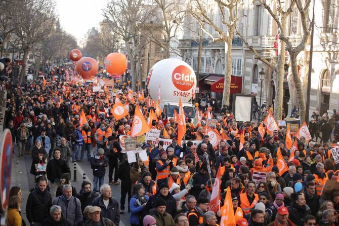 Fransa’da Emeklilik Reformuna Karşı 3’üncü Kez Greve Gidildi
