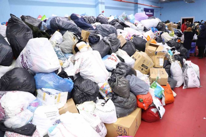 Gaziosmanpaşa Belediyesinden Vatandaşa Çağrı: "Yardımların Nakliyesi İçin Tır Ve Kamyona İhtiyacı Duymaktayız"