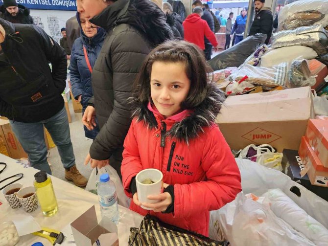 Minik Hayrunnisa’dan Duygulandıran Yardım