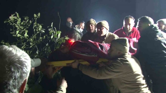 Hatay’da 42 Saat Sonra Enkazdan Çıkarılan Haticenur’un İlk İsteği “Limonlu Su” Oldu