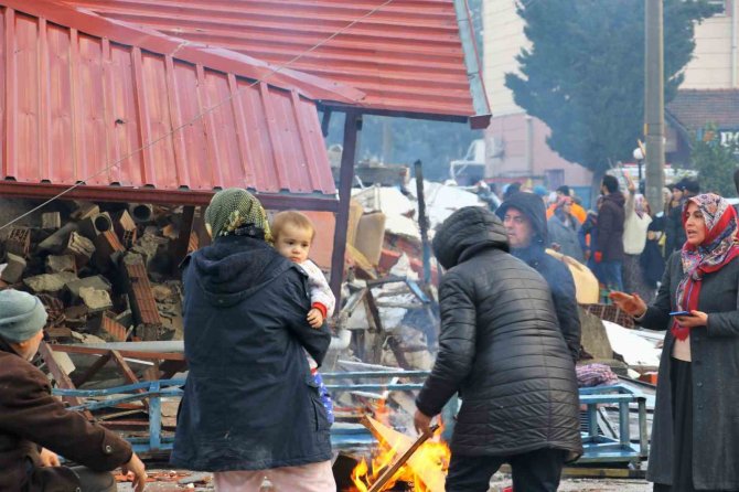 Hatay’daki Depremin Acı Tablosu Sabahın İlk Işıklarıyla Ortaya Çıktı