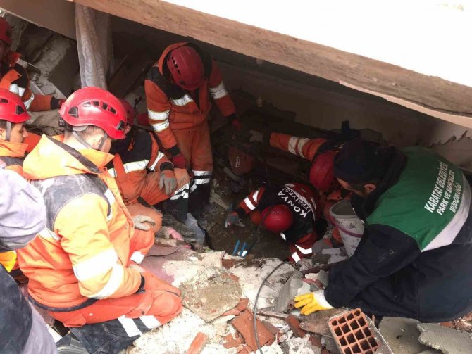 Hatay’da Enkaz Altındaki Genç 37 Saat Sonra Kurtarıldı