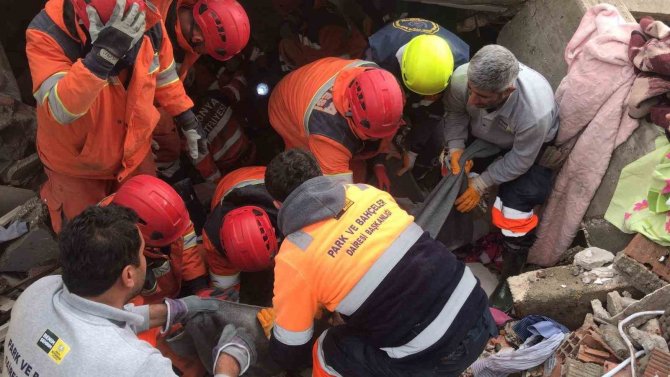 Hatay’da Enkaz Altındaki Genç 37 Saat Sonra Kurtarıldı