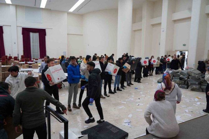 Hazırlanan 3 Tır Yardım Malzemesi Deprem Bölgesine Gönderildi