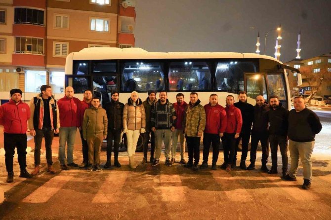 Hazırlanan 3 Tır Yardım Malzemesi Deprem Bölgesine Gönderildi