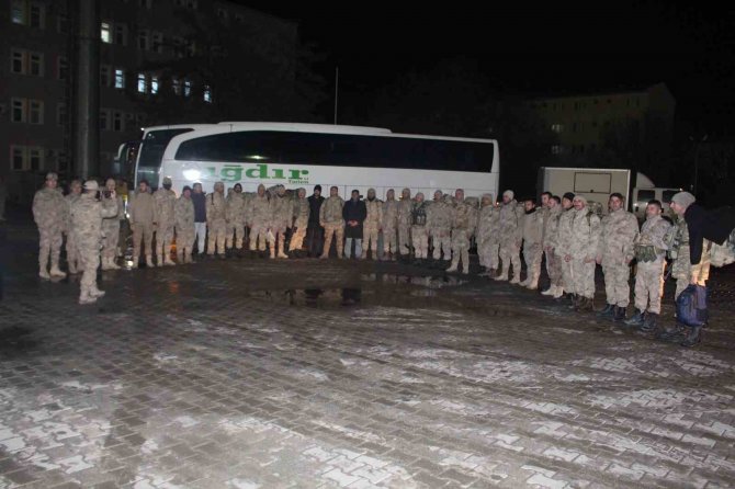 Iğdır’dan 150 Güvenlik Korucusu Ve 12 Astsubay Deprem Bölgesine Gitti