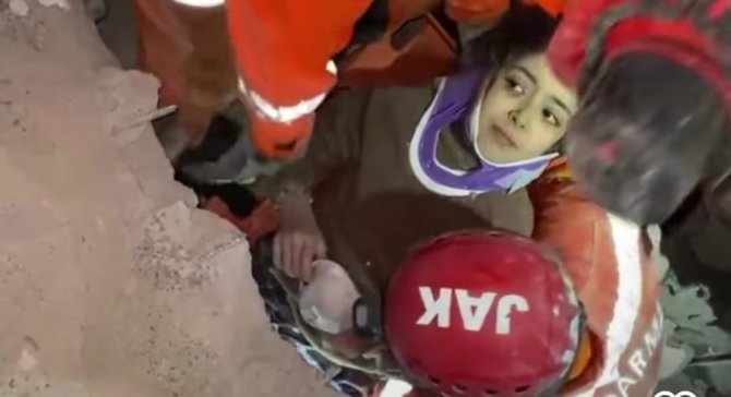 Jak Timleri 9 Yaşındaki Zeynep’i 31 Saat Sonra Böyle Kurtardı